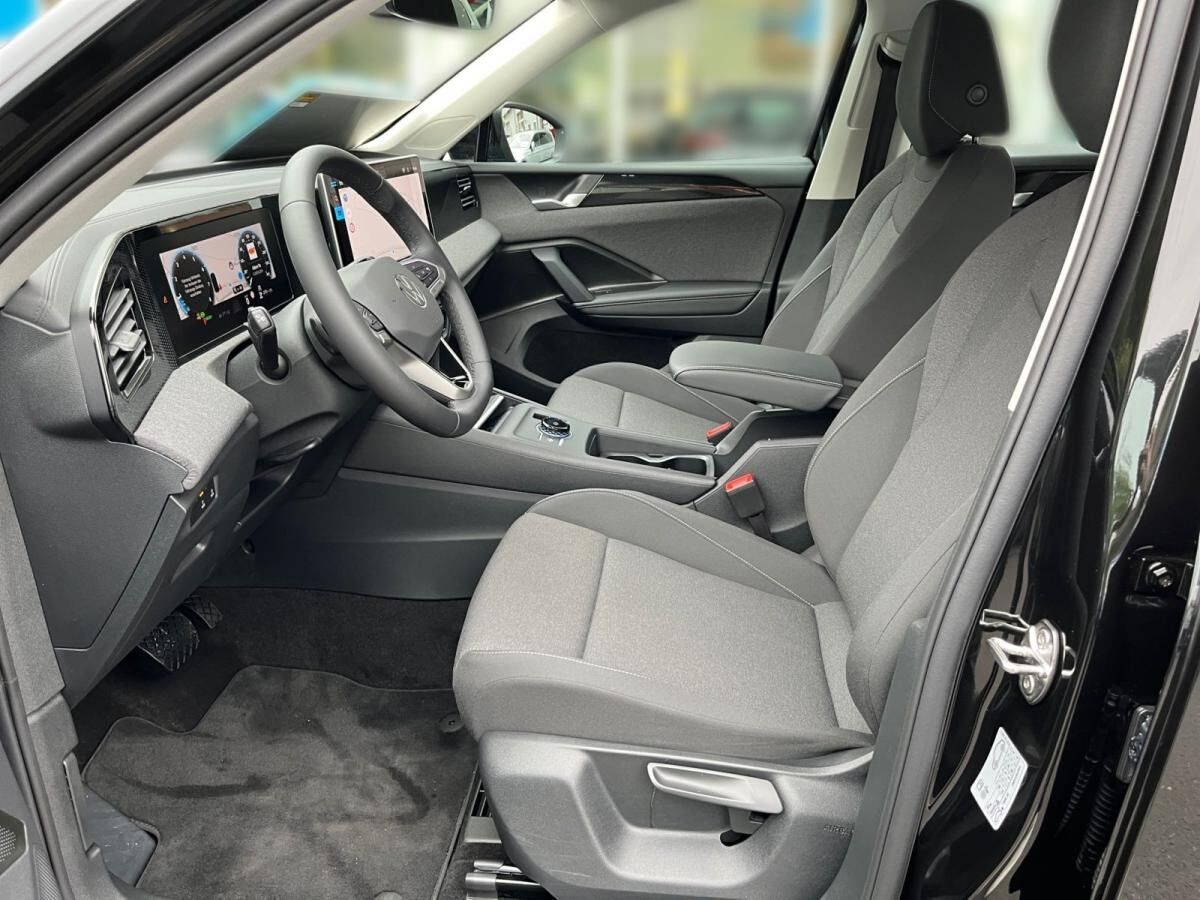 Volkswagen Tiguan 1.5 eTSI DSG / Navi, App, LED, AHK, RFK