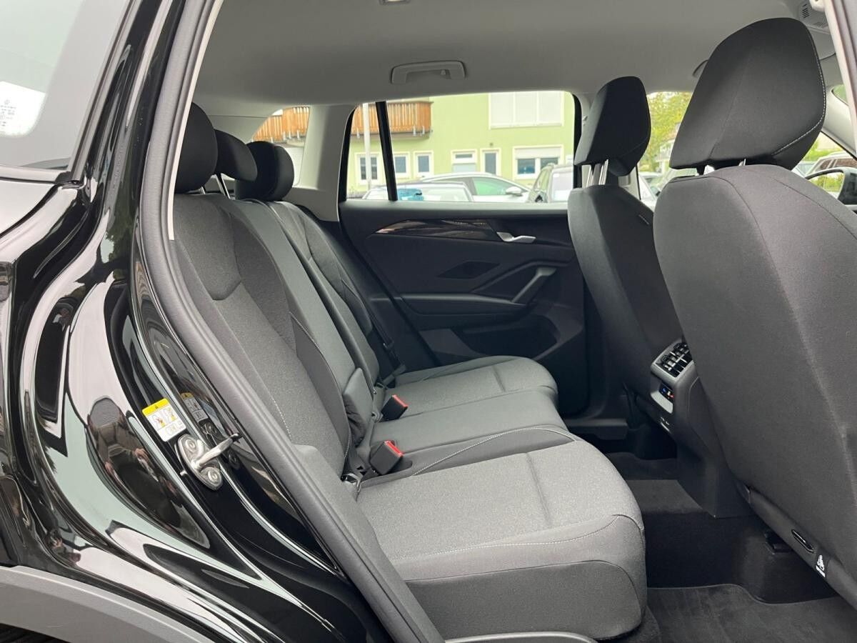 Volkswagen Tiguan 1.5 eTSI DSG / Navi, App, LED, AHK, RFK