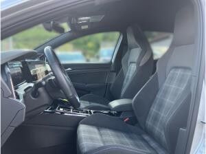 Volkswagen Golf VIII GTD 2.0 TDI DSG / Navi, LED+, HuD, RFK