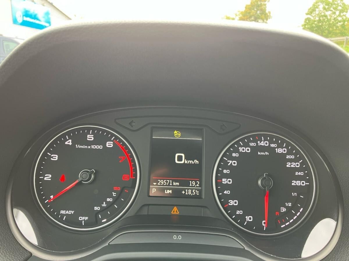 Audi Q2 35 TFSI S-tronic / MMI-Navi plus, LED, RFK