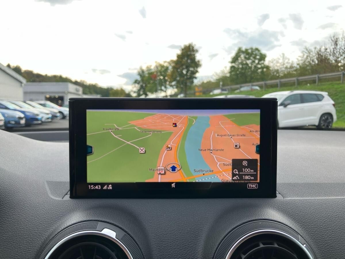 Audi Q2 35 TFSI S-tronic / MMI-Navi plus, LED, RFK