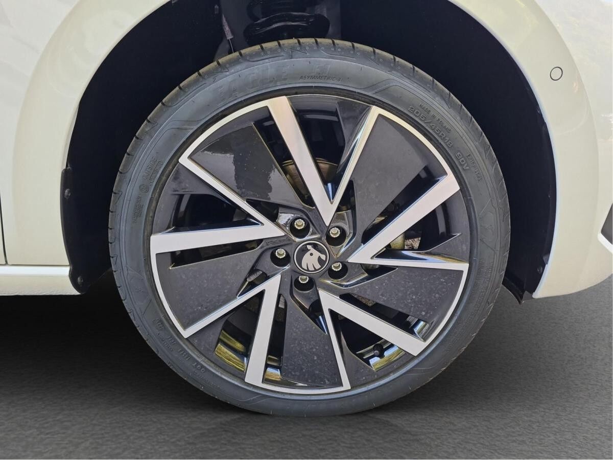 Skoda Scala 1.5 TSI Selection DSG MATRIX ACC AHK Pano