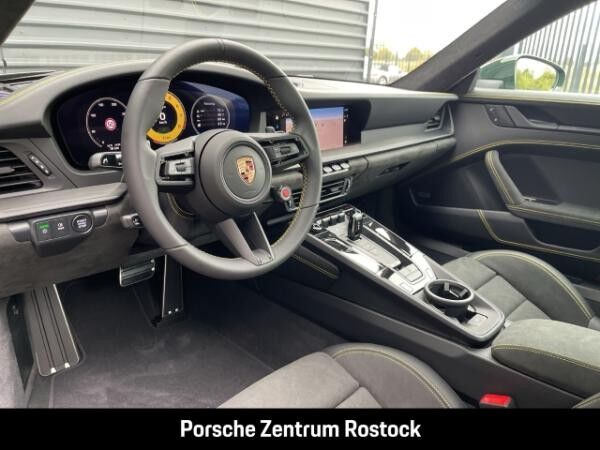 Porsche 992 Carrera GTS