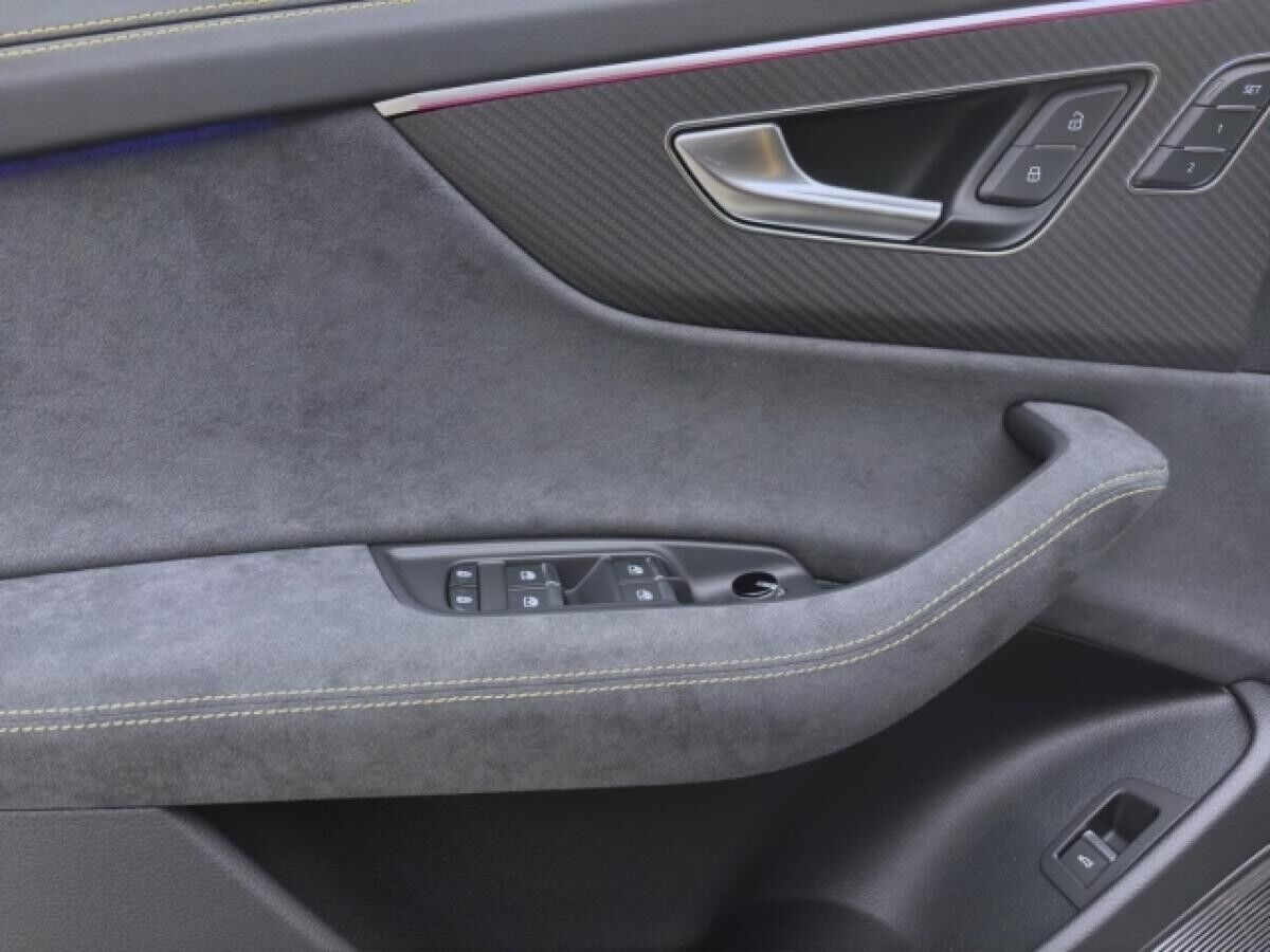 Audi RS Q8 Q PERFORMANCE PANO STDHZG HD-MATRIX AHK