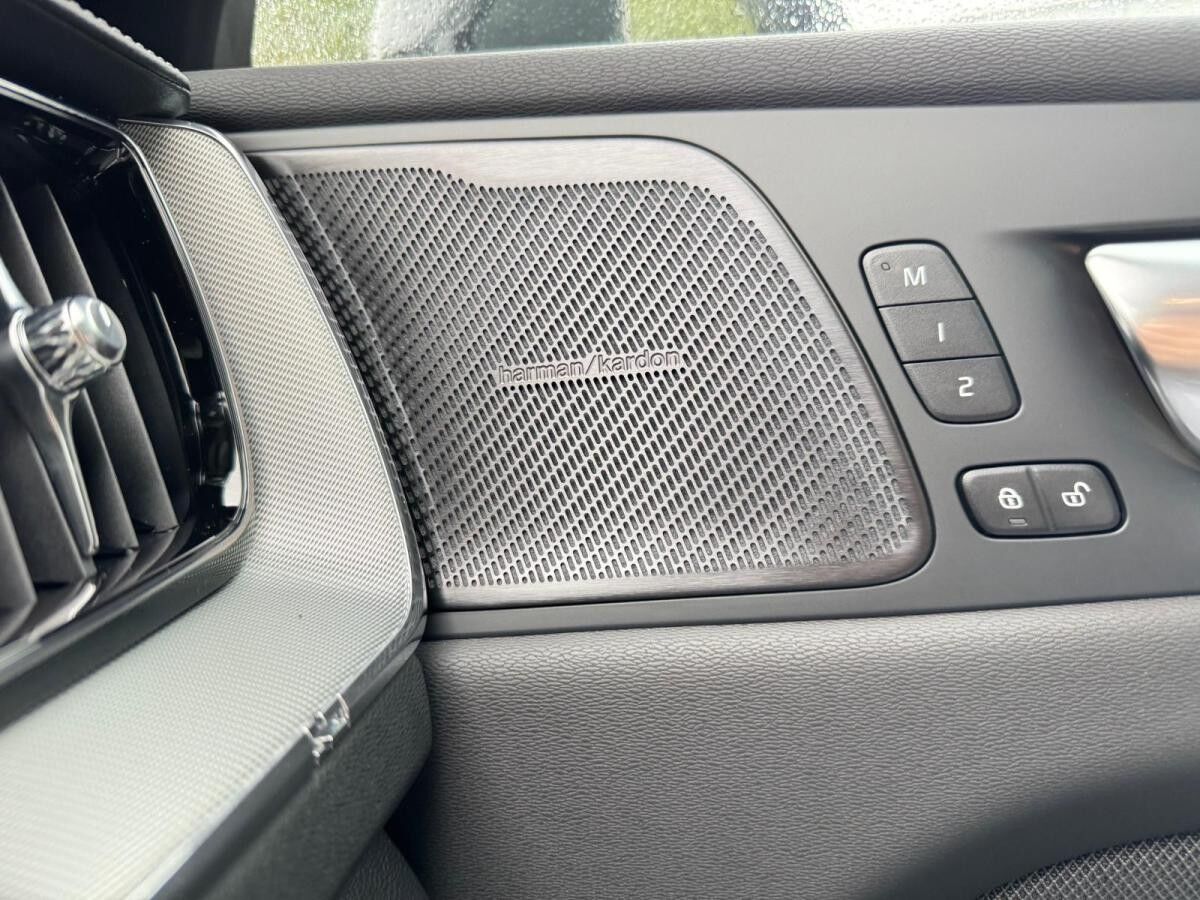 Volvo XC60 T8 AWD ULTRA-BLACK EDITION-MJ26.5-FACELIFT-Inkl. Anhängerkupplung!-Sofort lieferbar