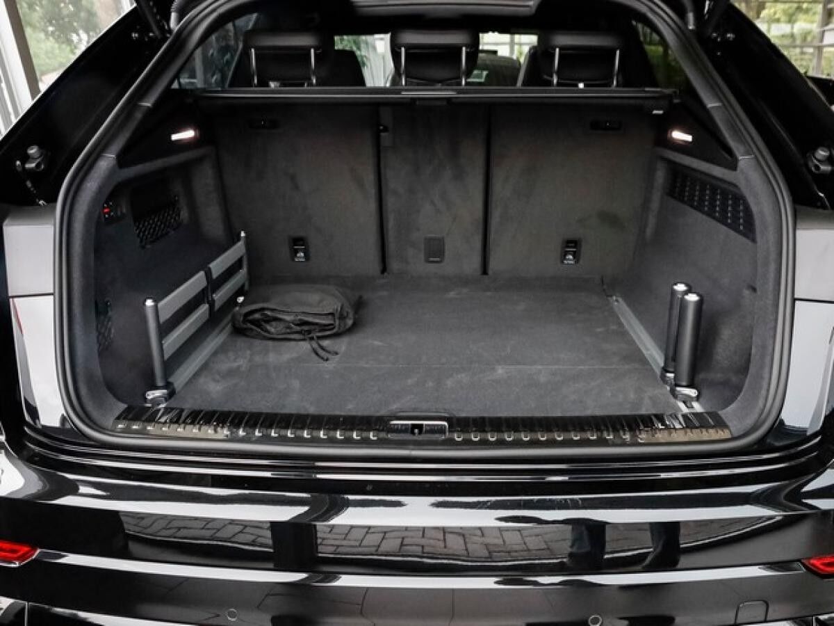 Audi Q8 SUV TDI quattro 	 2 x S line Business ACC HD-Matrix Pano AHK