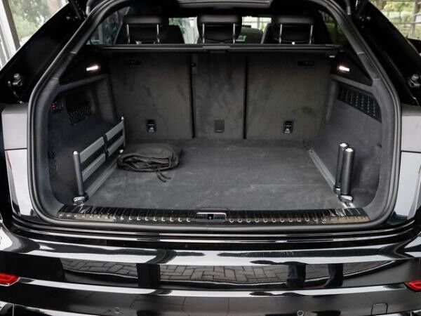 Audi Q8 SUV TDI quattro 	 2 x S line Business ACC HD-Matrix Pano AHK