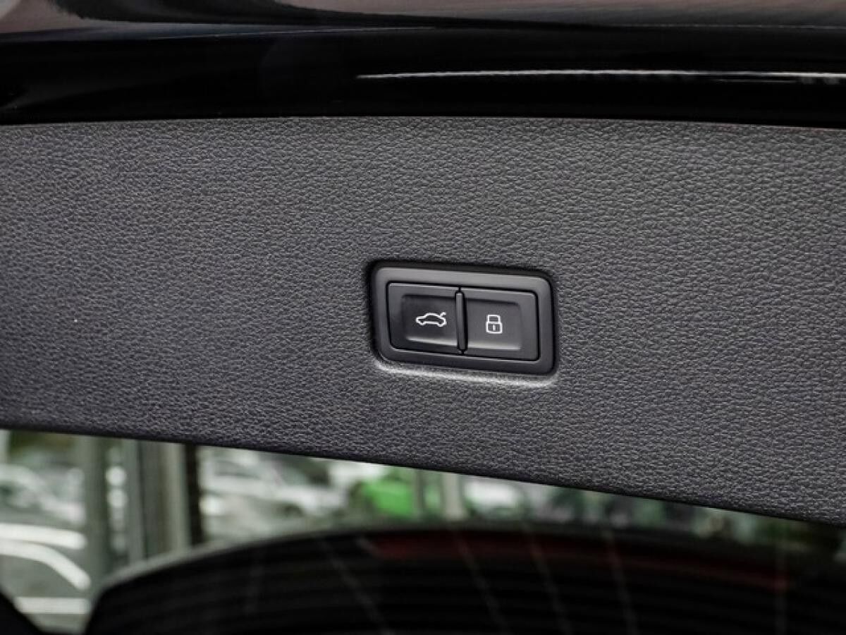 Audi Q8 SUV TDI quattro 	 2 x S line Business ACC HD-Matrix Pano AHK