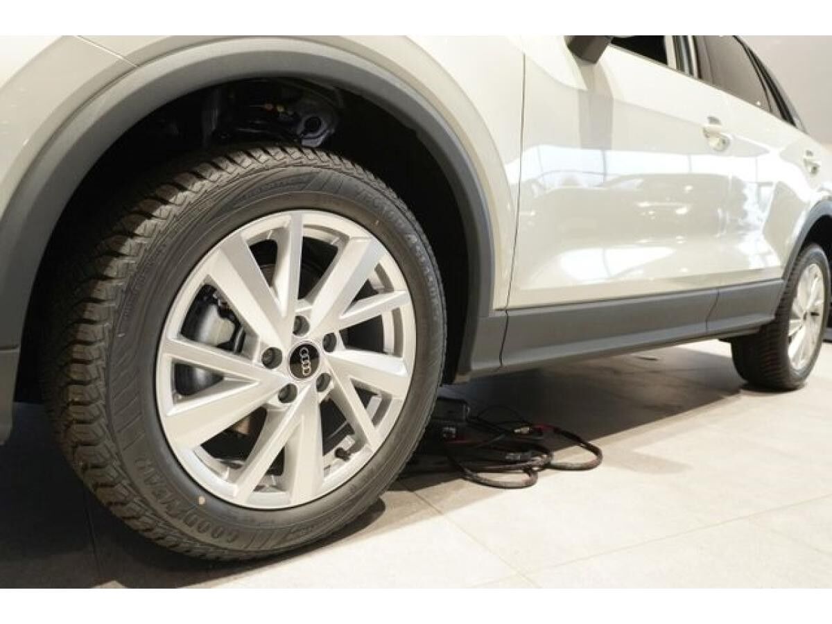 Audi Q2 35 TFSI 110(150) kW(PS) S tronic Navi  LED Ganzjahresreifen