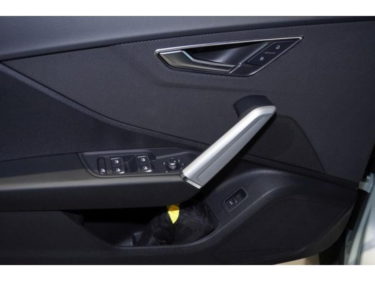 Audi Q2 35 TFSI 110(150) kW(PS) S tronic Navi  LED Ganzjahresreifen