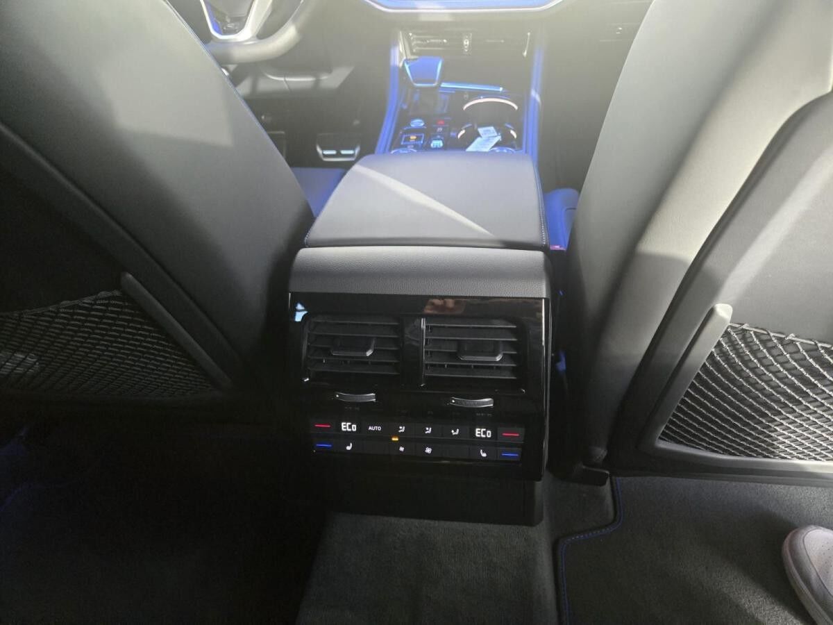 Volkswagen Touareg R 3,0 l V6 eHybrid 462 PS //SOFORT VERF.// HUD, AHK, LED, Leder usw.