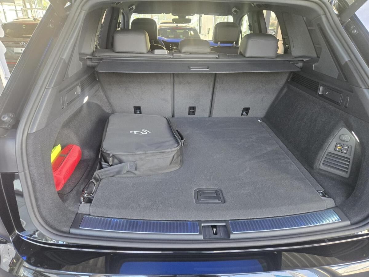 Volkswagen Touareg R 3,0 l V6 eHybrid 462 PS //SOFORT VERF.// HUD, AHK, LED, Leder usw.