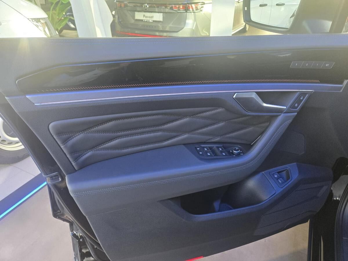 Volkswagen Touareg R 3,0 l V6 eHybrid 462 PS //SOFORT VERF.// HUD, AHK, LED, Leder usw.
