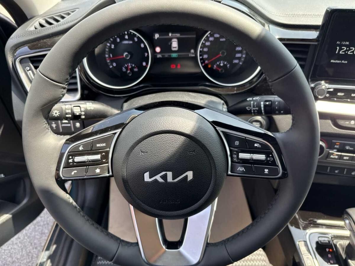 Kia Ceed 1.5 T-GDI DCT Ultimate Edition +SHZ+JBL