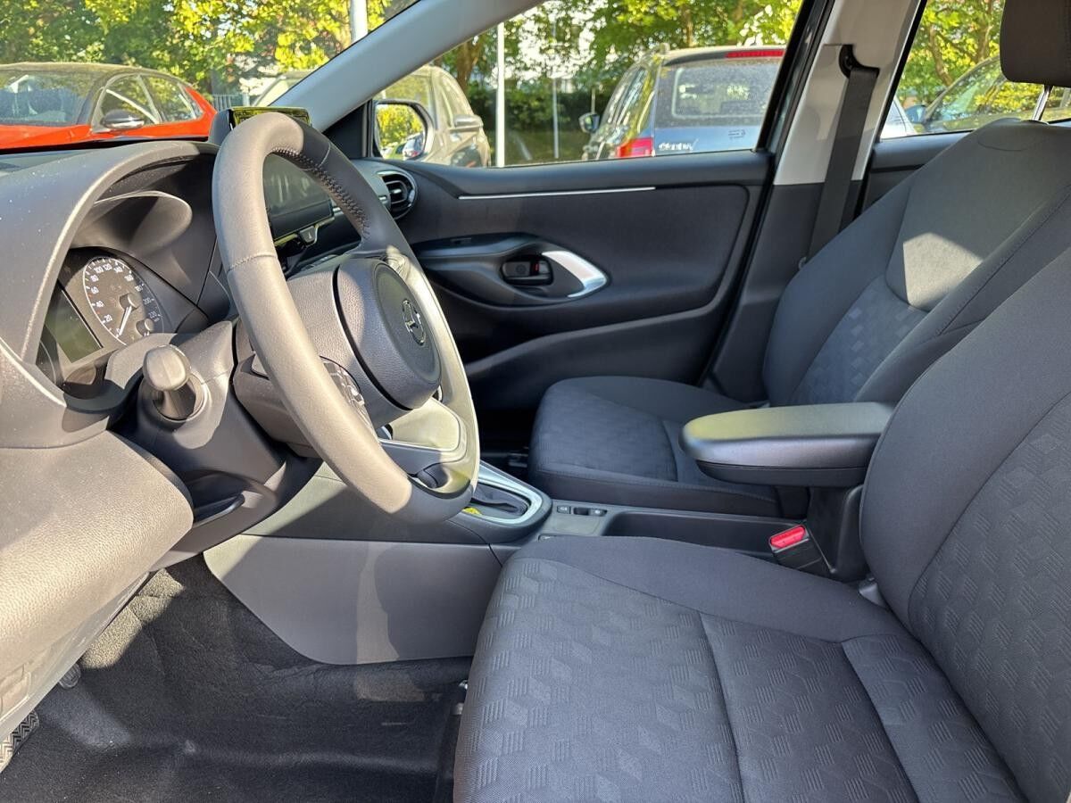 Mazda 2 Hybrid Centre Line