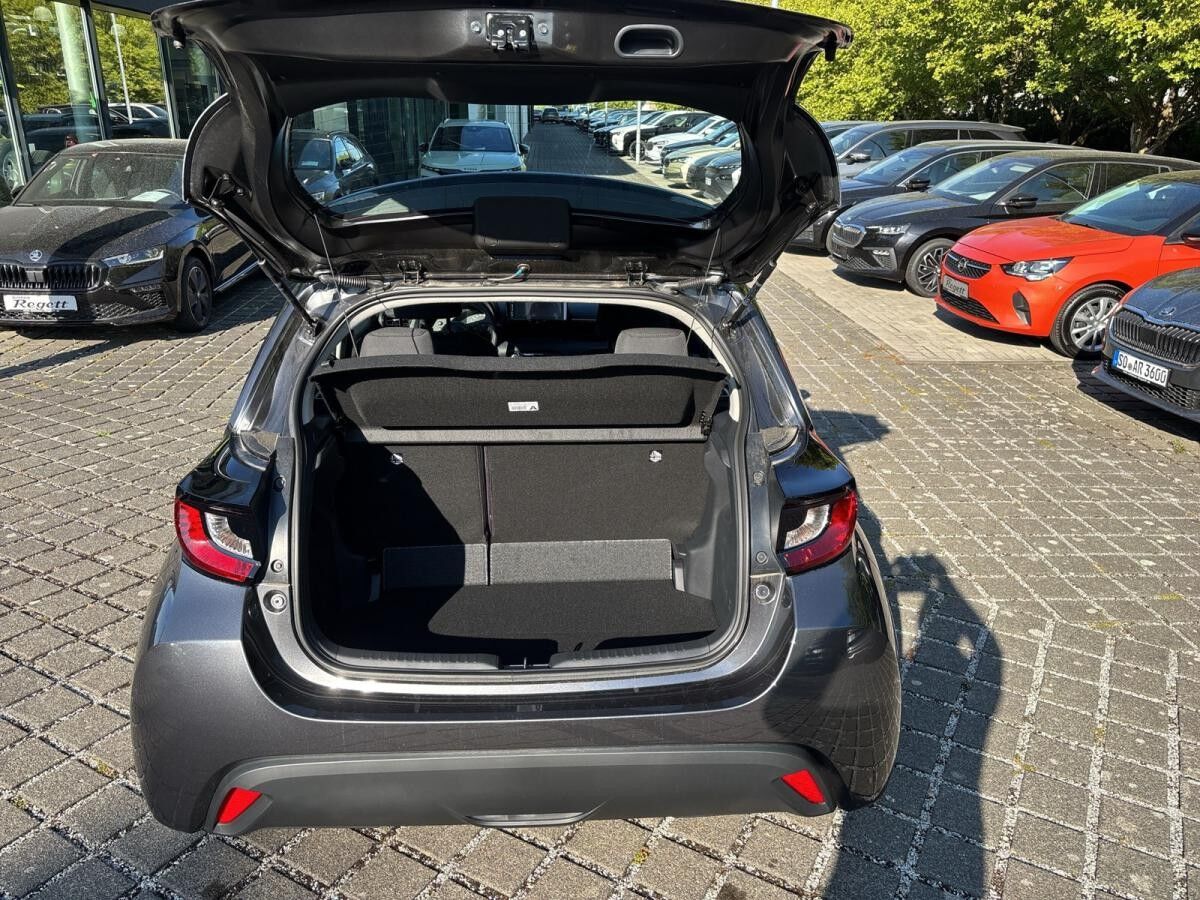 Mazda 2 Hybrid Centre Line