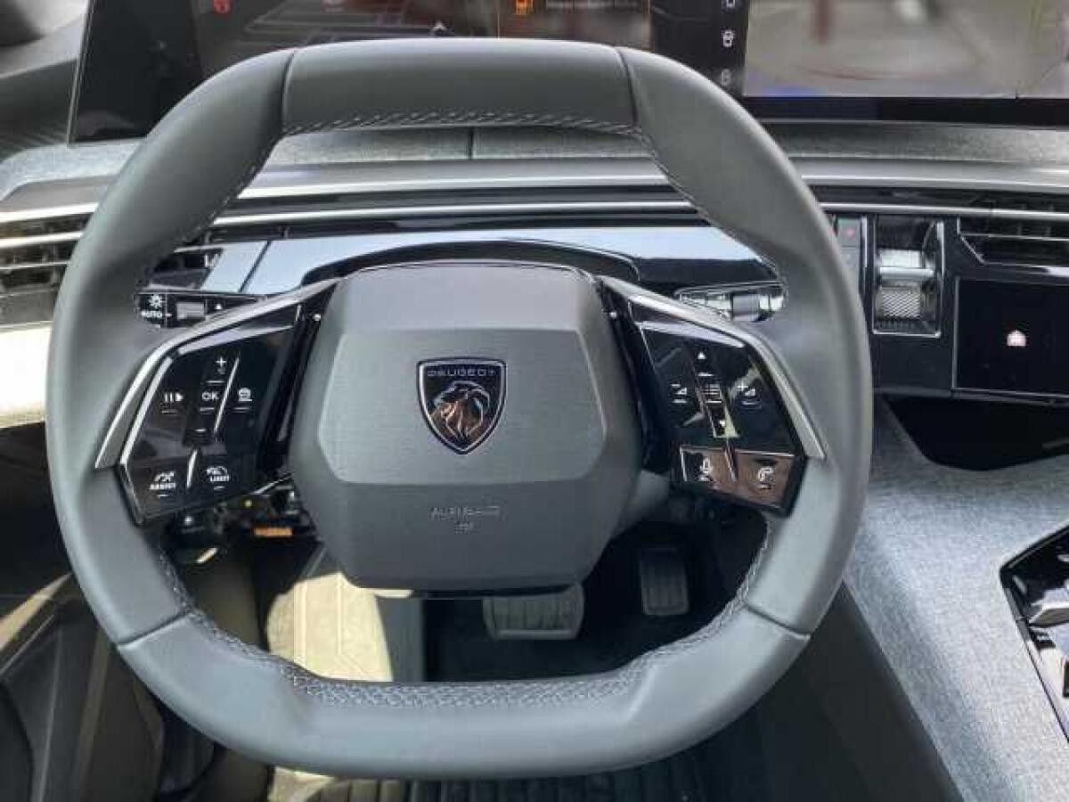 Peugeot 3008 Allure +Allwetter+Navi+360°Kamera