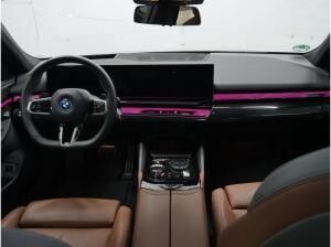 BMW 550 550e xDrive Touring M SPORT PRO+PANO+AHK+DAP+PAP+B&W SOUND+LM20 BMW 550 550e xDrive Touring M SPORT PRO+PANO+AHK+DAP+PAP+B&W SOUND+LM20