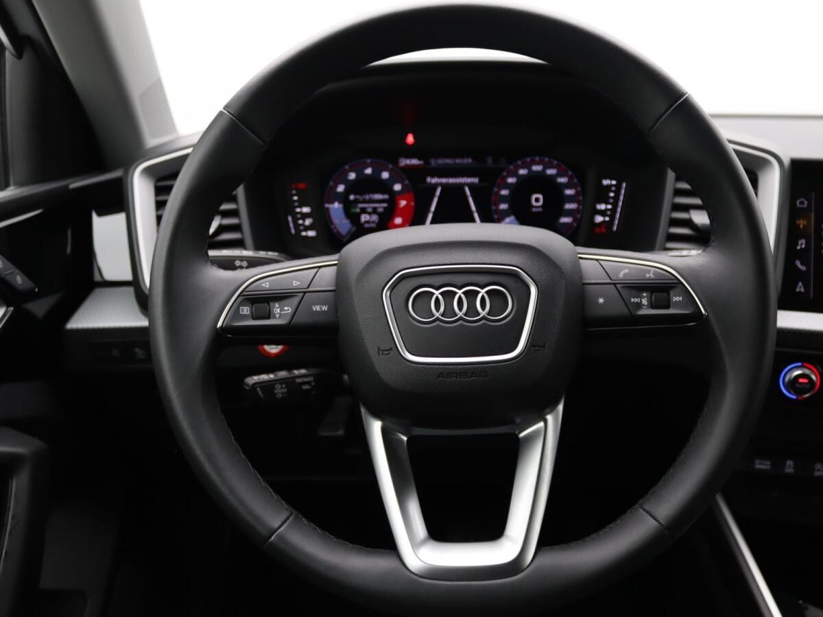 Audi A1 Sportback advanced 30TFSI S-tronic/ Navi, LED