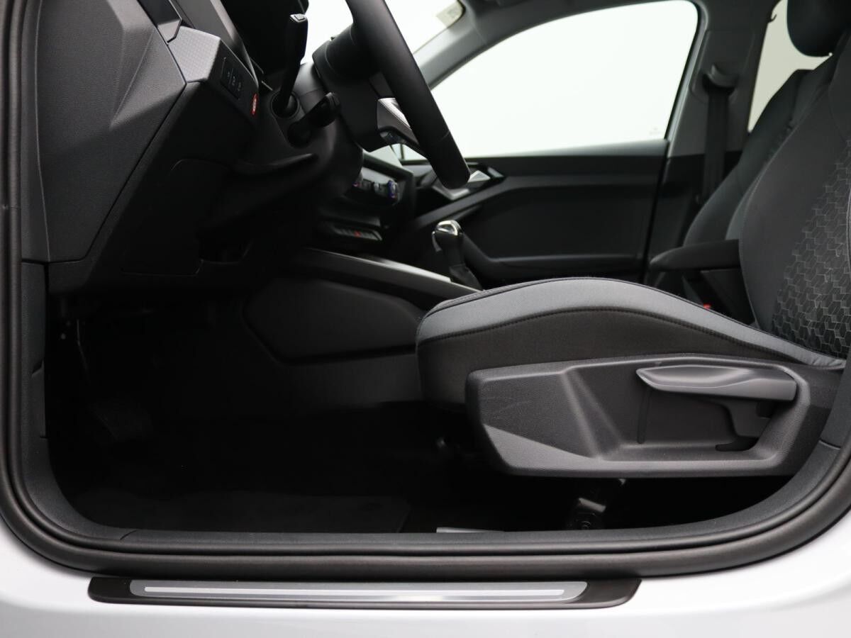 Audi A1 Sportback advanced 30TFSI S-tronic/ Navi, LED