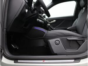 Audi Q2 S-Line 40 TFSI quattro S-tronic / Matrix, AHK