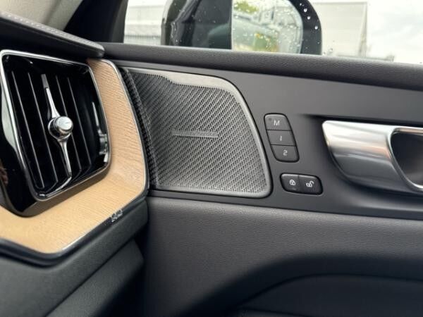 Volvo XC60 Ultra Dark, T8 AWD Plug-In Hybrid *sofort verfügbar!*