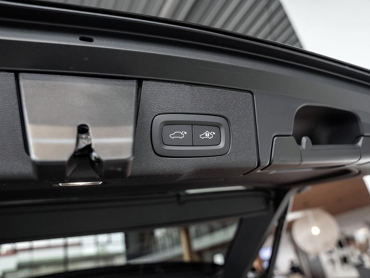 Volvo XC60 B5 AWD Plus Black Edition