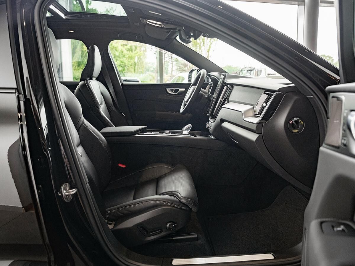 Volvo XC60 B5 AWD Plus Black Edition