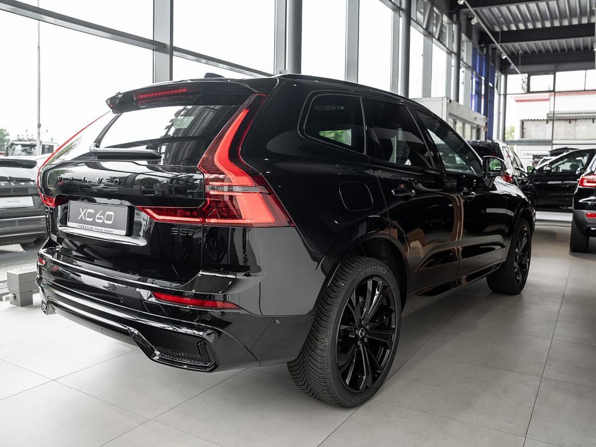 Volvo XC60 B5 AWD Plus Black Edition