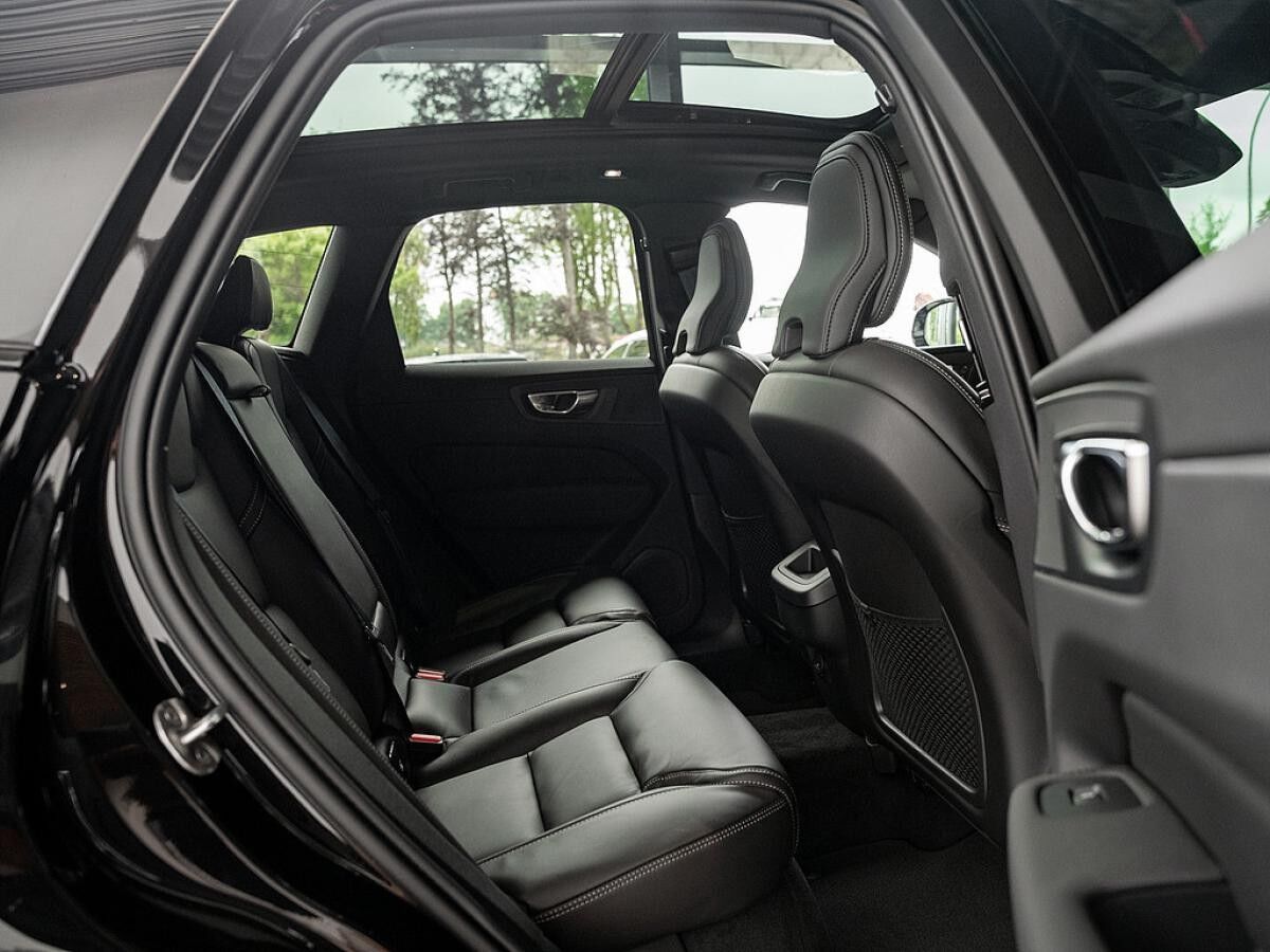 Volvo XC60 B5 AWD Plus Black Edition