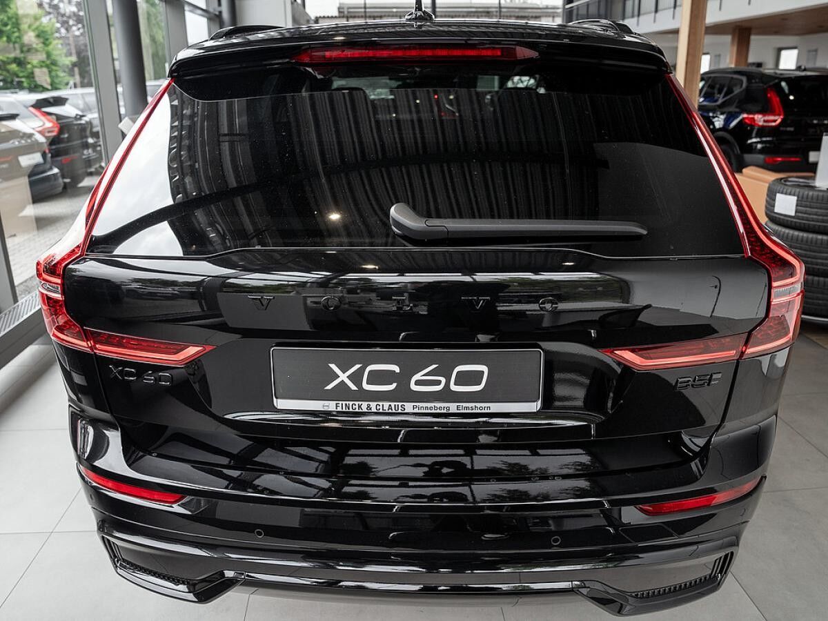 Volvo XC60 B5 AWD Plus Black Edition