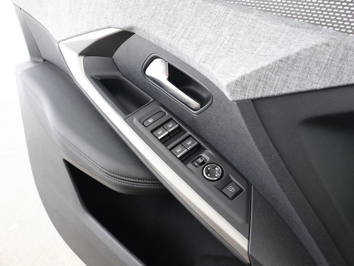 Peugeot 3008 GT HYBRID 145 e-DSC6 / Drive Assist/Ganzjahresr. / Winter Paket / sofort verfügbar