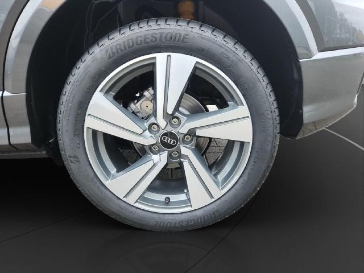 Audi Q2 35 TFSI S line AHK Matrix LM 18" Navi PDC+RFK