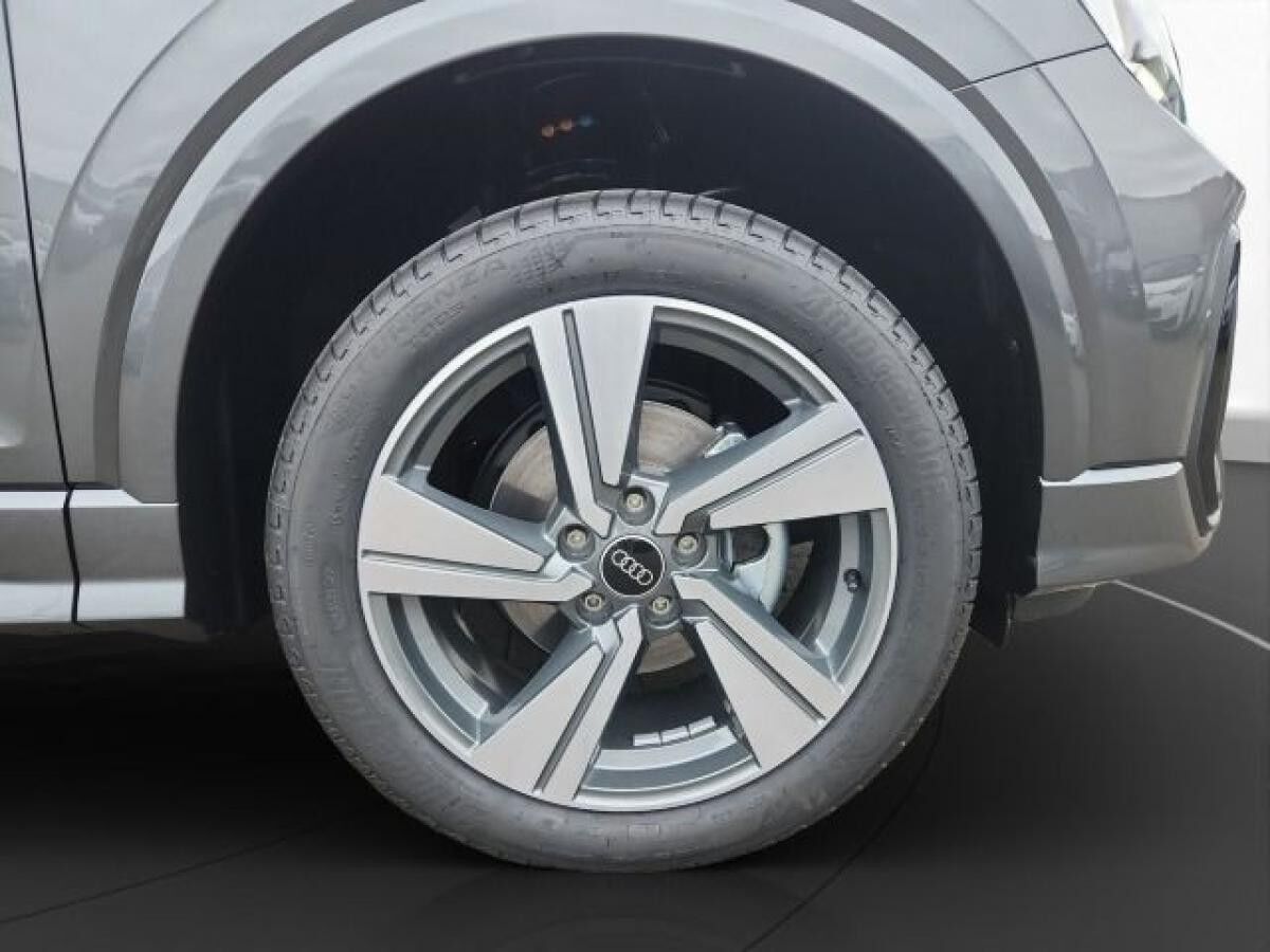 Audi Q2 35 TFSI S line AHK Matrix LM 18" Navi PDC+RFK