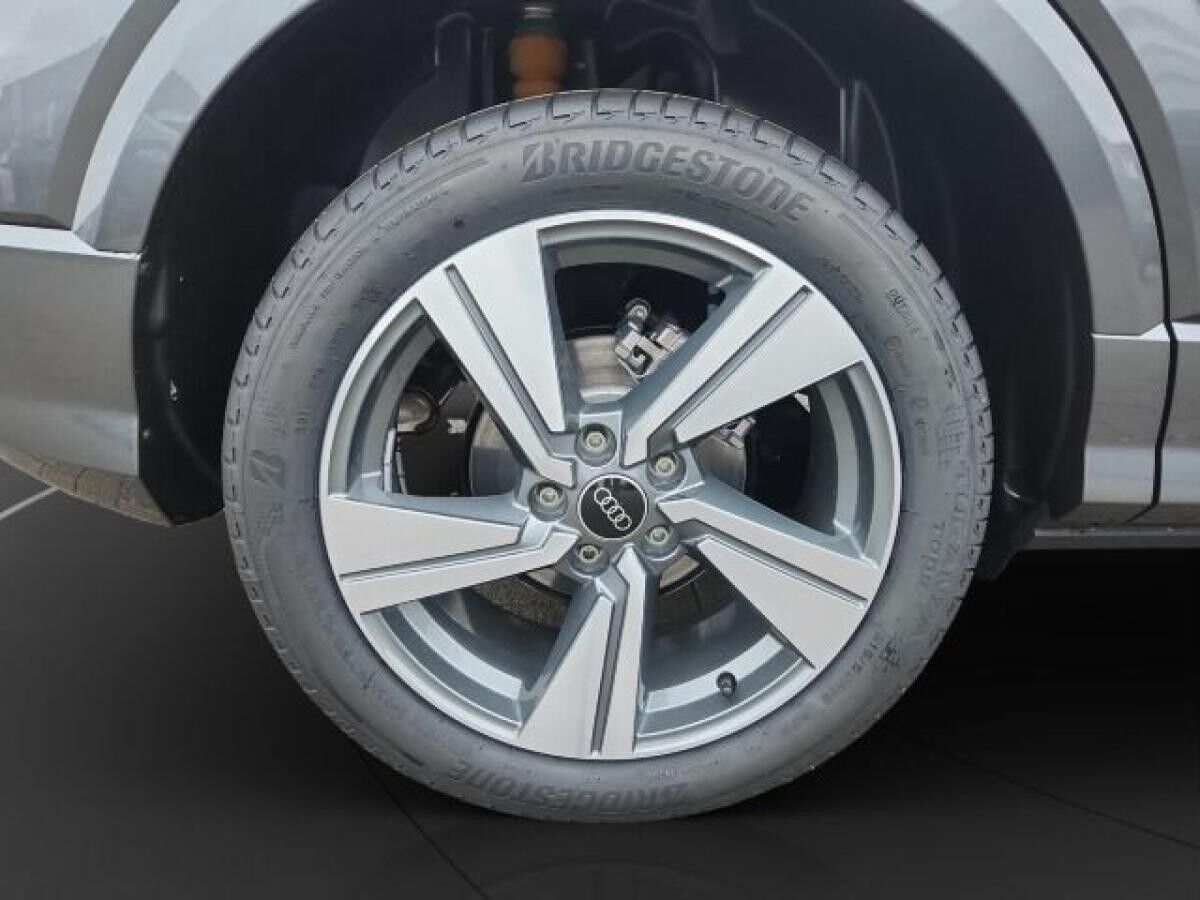 Audi Q2 35 TFSI S line AHK Matrix LM 18" Navi PDC+RFK