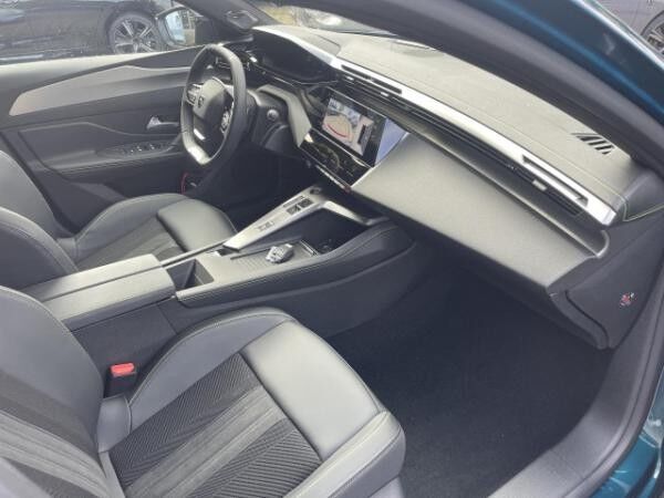 Peugeot 408 GT PureTech 130 EAT8 Bluetooth Navi LED Klima