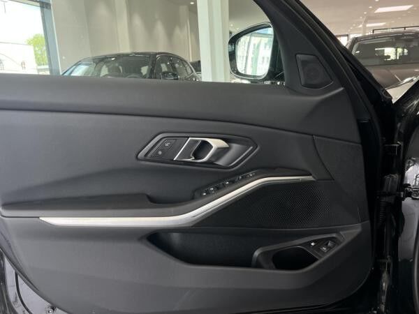 BMW 330 e xDr Sports.ACC HUD SurView HiFi Sitzh.AHK 18