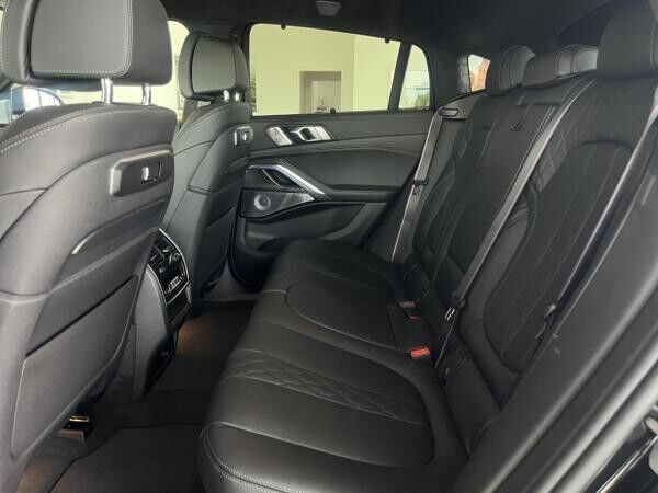 BMW X6 xDrive40d M-Pro Ad-LED Komfz. Pano B/W HUD Navi
