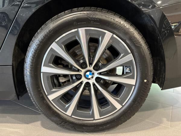 BMW 318 d Touring InnoPaket DrivingAss PANO HK HUD Navi