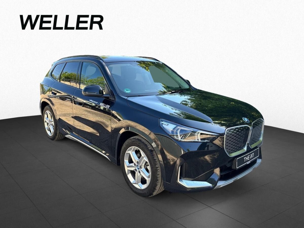 BMW iX1 xDrive30 AHK InnoPaket HUD xLine Navi LED