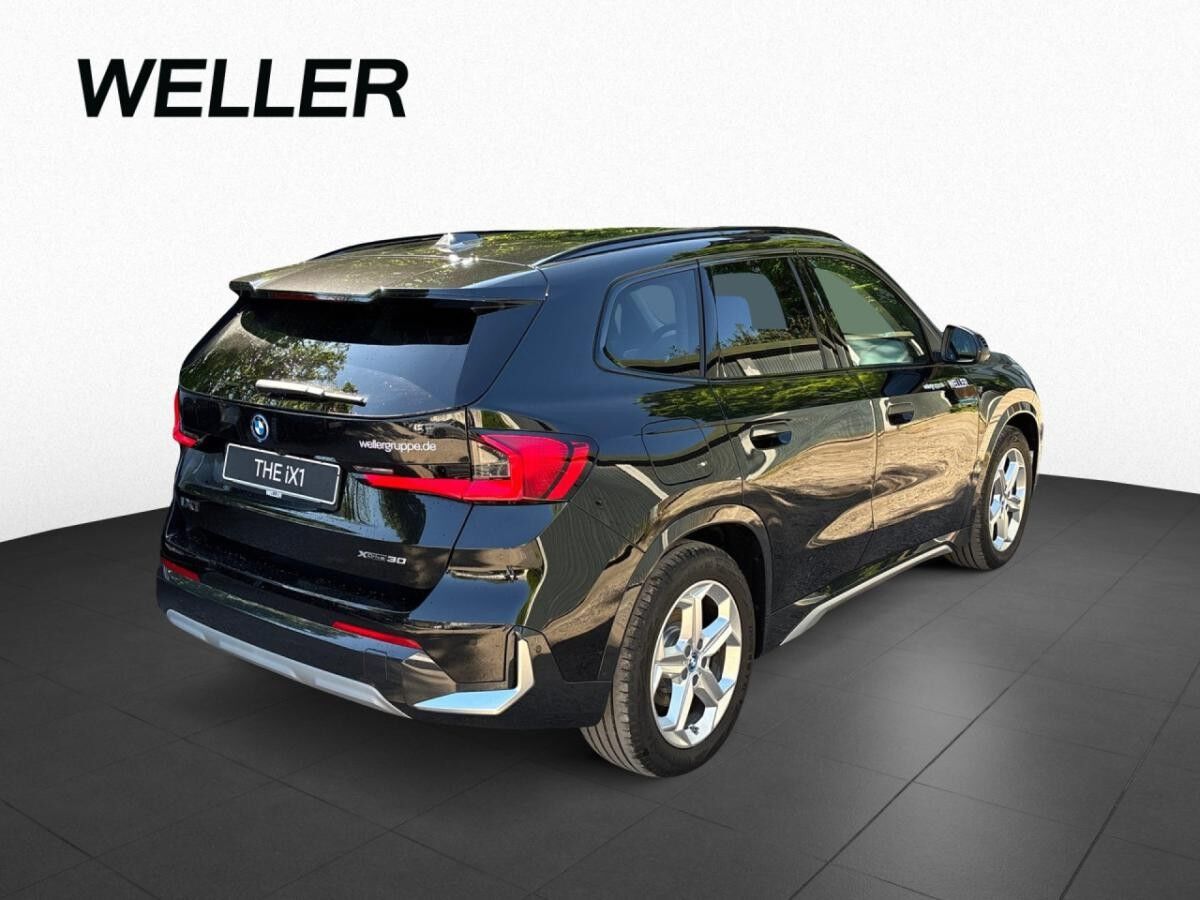BMW iX1 xDrive30 AHK InnoPaket HUD xLine Navi LED