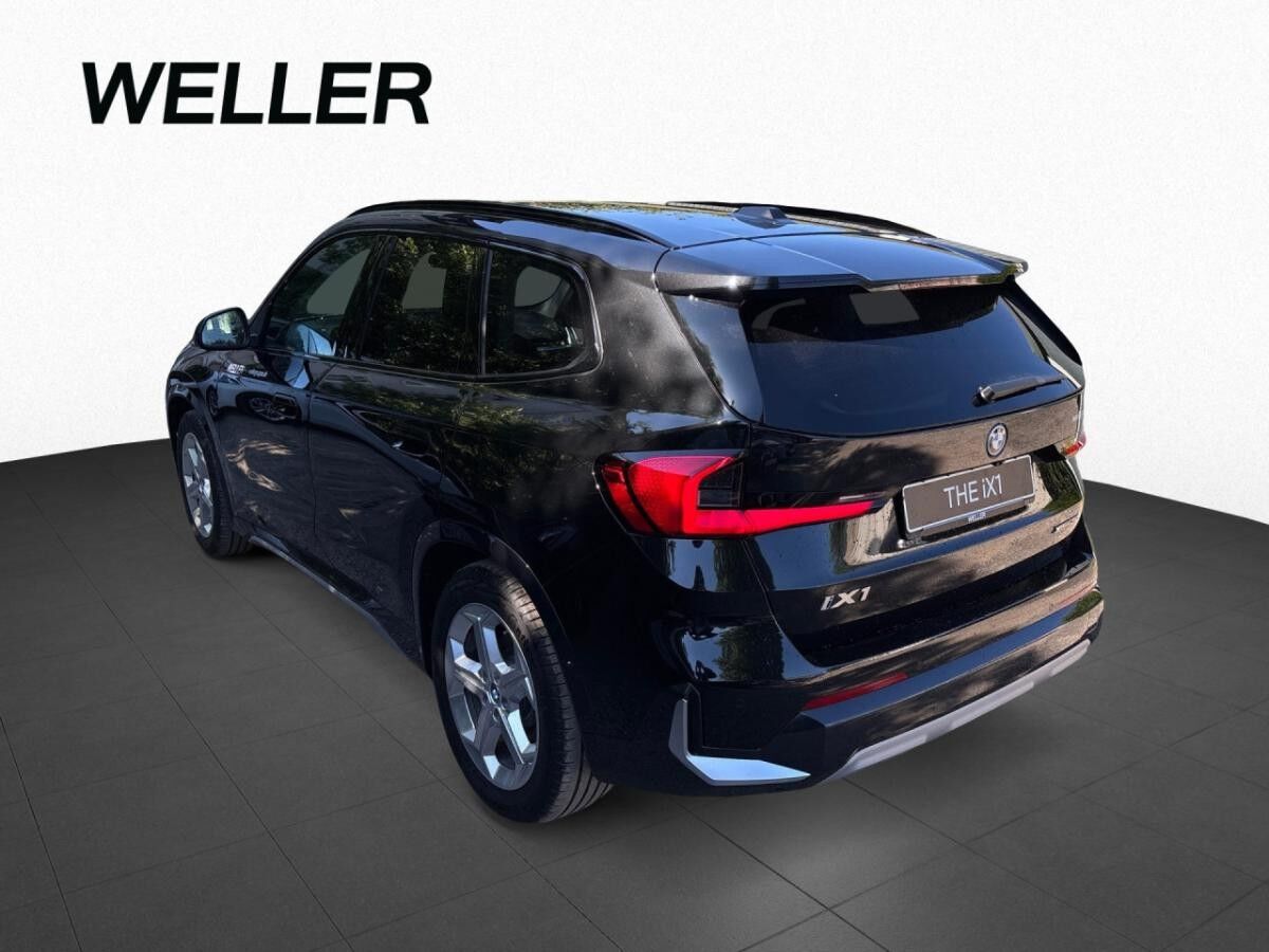 BMW iX1 xDrive30 AHK InnoPaket HUD xLine Navi LED