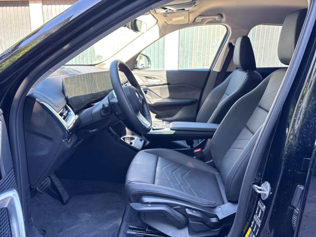 BMW iX1 xDrive30 AHK InnoPaket HUD xLine Navi LED