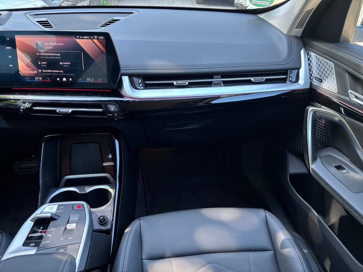 BMW iX1 xDrive30 AHK InnoPaket HUD xLine Navi LED