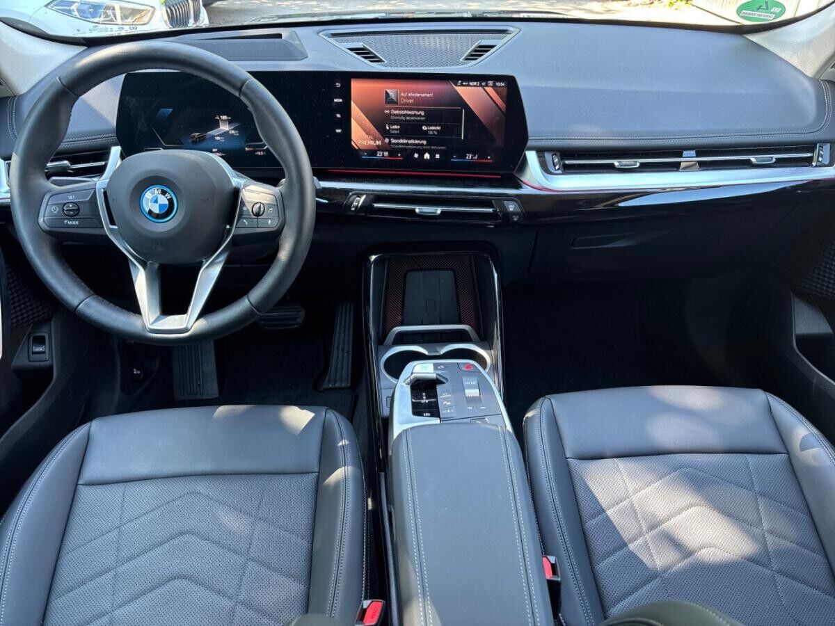 BMW iX1 xDrive30 AHK InnoPaket HUD xLine Navi LED