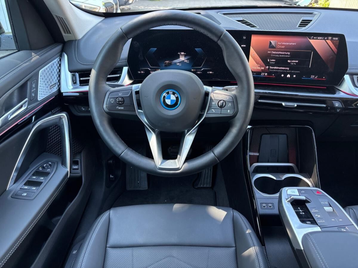 BMW iX1 xDrive30 AHK InnoPaket HUD xLine Navi LED