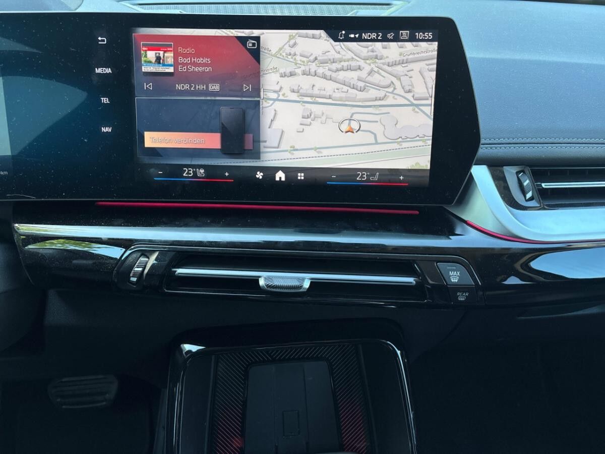 BMW iX1 xDrive30 AHK InnoPaket HUD xLine Navi LED