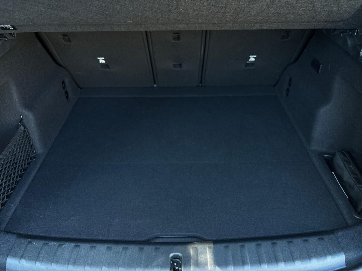 BMW iX1 xDrive30 AHK InnoPaket HUD xLine Navi LED