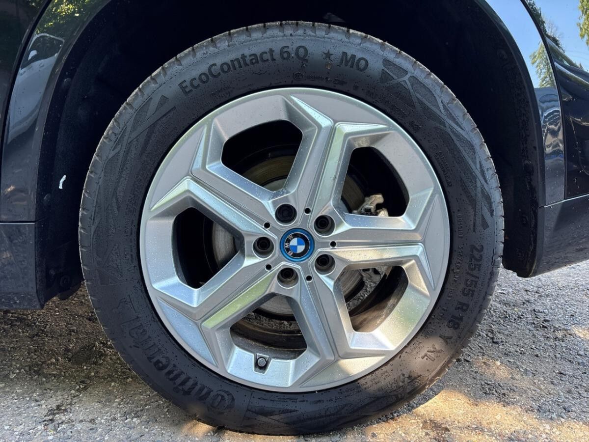 BMW iX1 xDrive30 AHK InnoPaket HUD xLine Navi LED