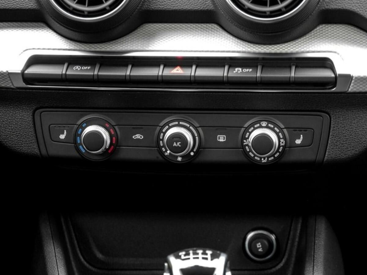 Audi Q2 30 TFSI advanced Smartphone-Interface+Sitzheizung vorn+Sonnenschutzverglasung abgedunkelt